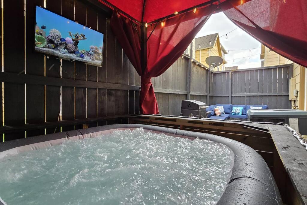 Modern Galleria Gem Private Jacuzzi 3 Br Houston Exteriér fotografie